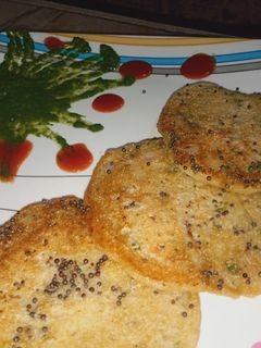 सूजी आलू  उत्तपम(Suji aur uttapam recipe in Hindi) रेसिपी मुख्य फोटो
