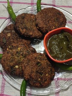डाळ वडा (daal vada recipe in marathi) रेसिपी चे मुख्य फोटो