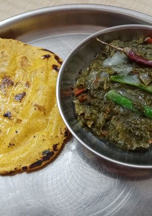 સરસોનું સાગ અને મકાઈના રોટલા(Sarso Saag Sabji Recipe In Gujarati) રેસીપી મુખ્ય ફોટો
