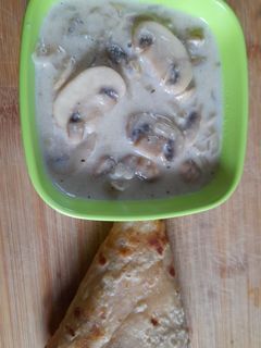 गार्लिक मशरूम वित व्हाईट ग्रेव्ही (Garlic Mushroom Gravy Recipe In Marathi) रेसिपी चे मुख्य फोटो