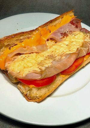 Hình của món Bánh Mì Double Cheese Siêu Nhanh Với Thịt Nguội.