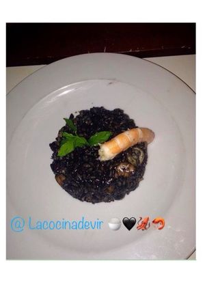 Foto principal de Arroz negro con calamares y gambas