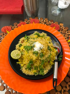 कांदे पोहे (Kande Pohe Recipe In Marathi) रेसिपी चे मुख्य फोटो