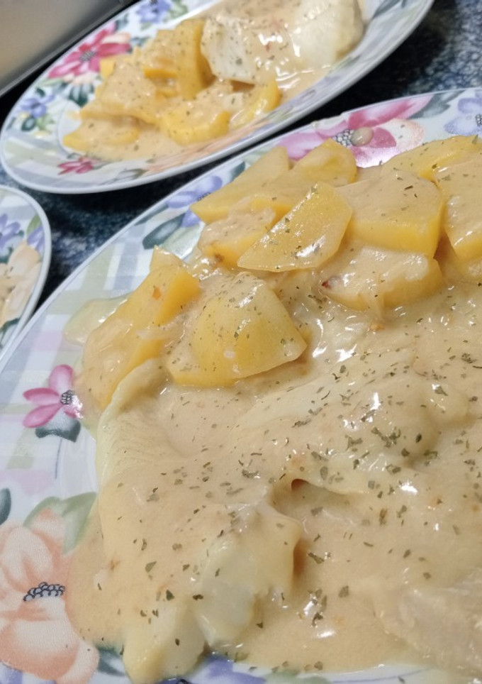 Una foto de Filetes de Merluza 🐟 en salsa de Cebolla 🧅