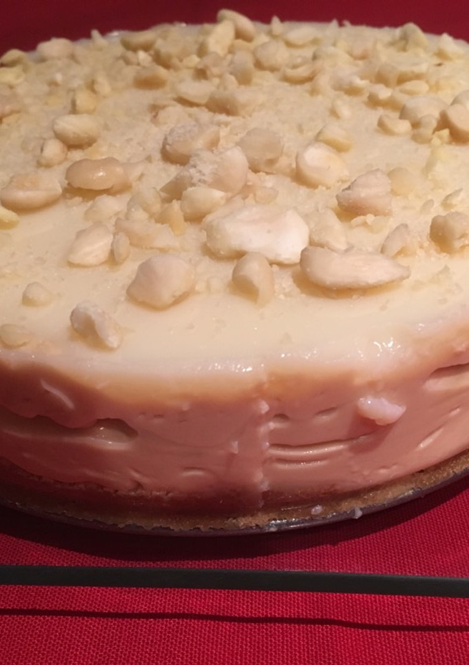Una foto de Tarta de turrón y crema catalana