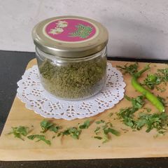 A picture of Sookhi Green Chutney.