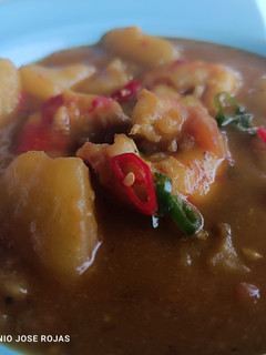 Una foto de Estofado de gambas y curry 🙂🙂