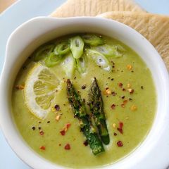 A picture of Vickys Creamy Asparagus Soup GF DF EF SF NF Vegan.