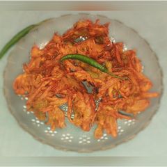 A picture of Pyaaj k pakode.