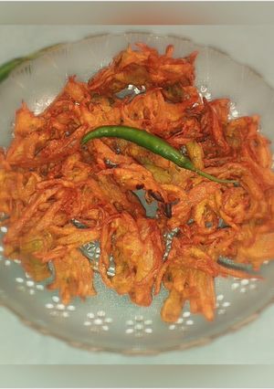 A picture of Pyaaj k pakode.