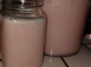 Una foto de Agua fresca de fresa 🍓 michoacana