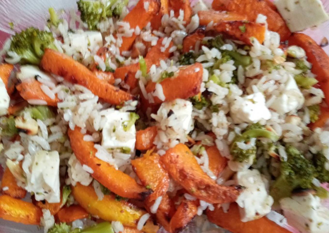 Ensalada con calabaza templada en la freidora de aire