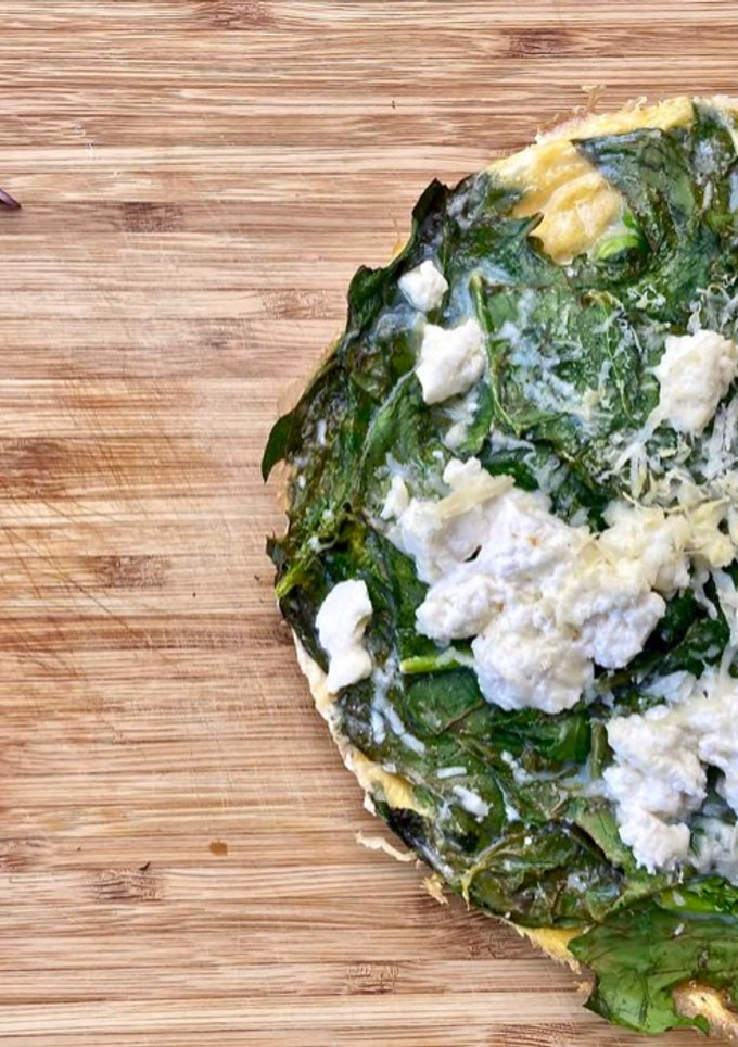 Una foto de Frittata vegetal deliciosa, con ensalada