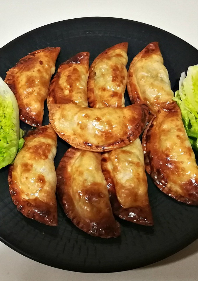 Una foto de Empanadillas de bacalao y pasas