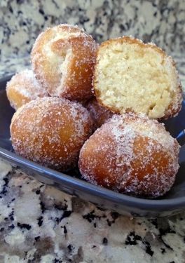 Una foto de Castagnole o buñuelos italianos