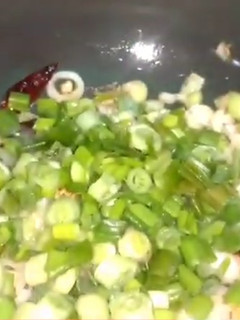 வெங்காயத்தாள் கீரை பொரியல் செய்முறை முக்கிய புகைப்படம்