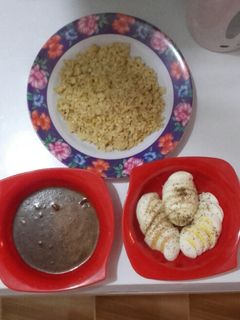 صورة لوصفة أرز بالعدس الأصفر (كشري أصفر)