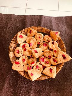 મેંદાની ફરસી પૂરી (Maida Ni Farsi Puri Recipe In Gujarati) રેસીપી મુખ્ય ફોટો