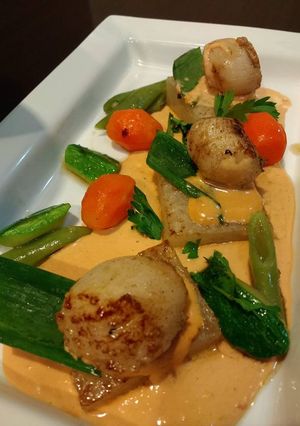 Una foto de Ostiones con nabo en su salsa de coral y vainilla (entrada caliente)
