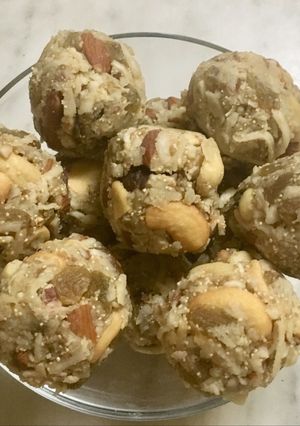 A picture of Dry fruits laddu.