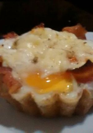Una foto de Muffins de tocineta y huevo