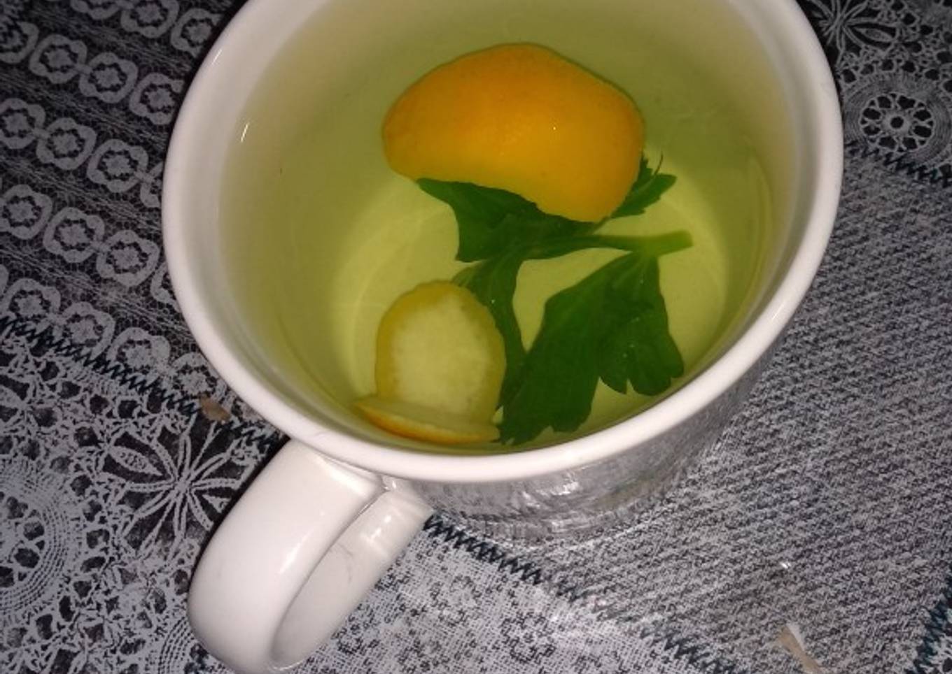 Agua de apio con limón