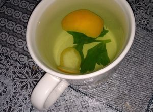 Una foto de Agua de apio con limón