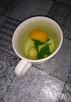 Una foto de Agua de apio con limón