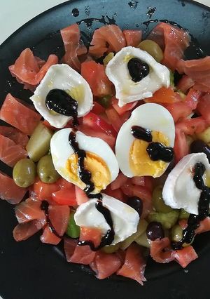 Una foto de Ensalada de patatas y salmón