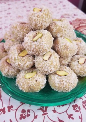A picture of Coconut barfi.