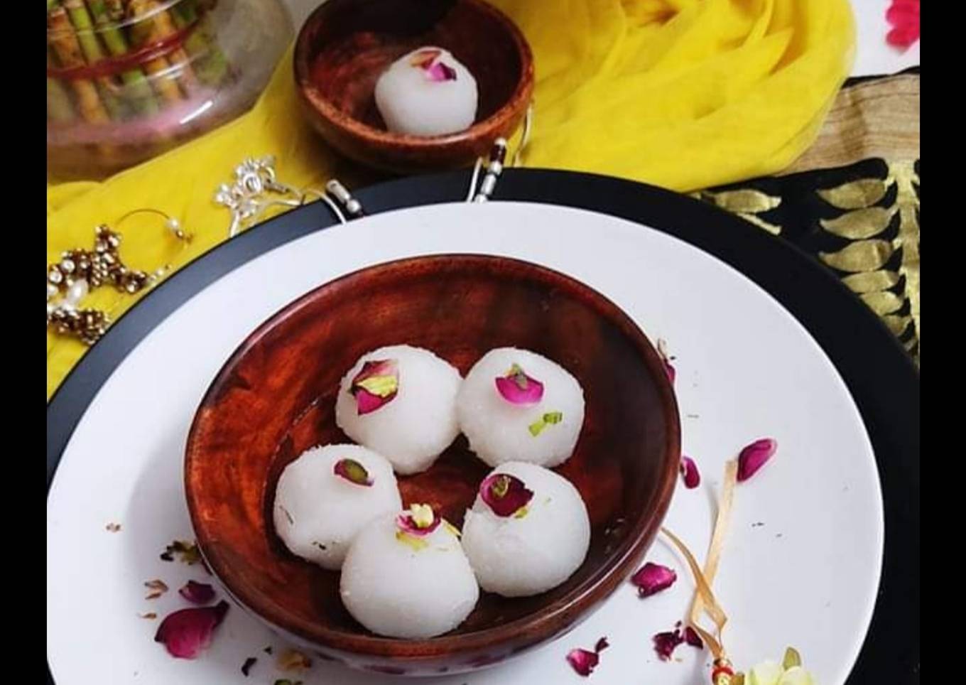 Coconut laddoo