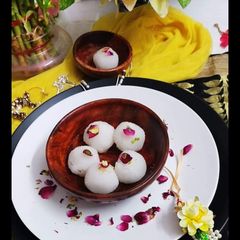 A picture of Coconut laddoo.