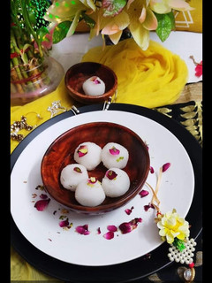 A picture of Coconut laddoo.