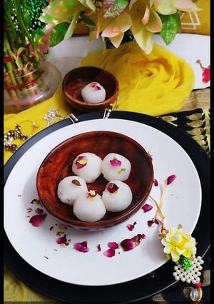 A picture of Coconut laddoo.