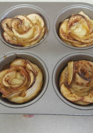 A picture of Cinnamon apple roses.