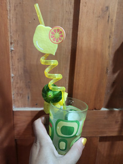 Una foto de Limón con pepino!
