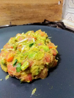 Una foto de Tartar de salmón y aguacate