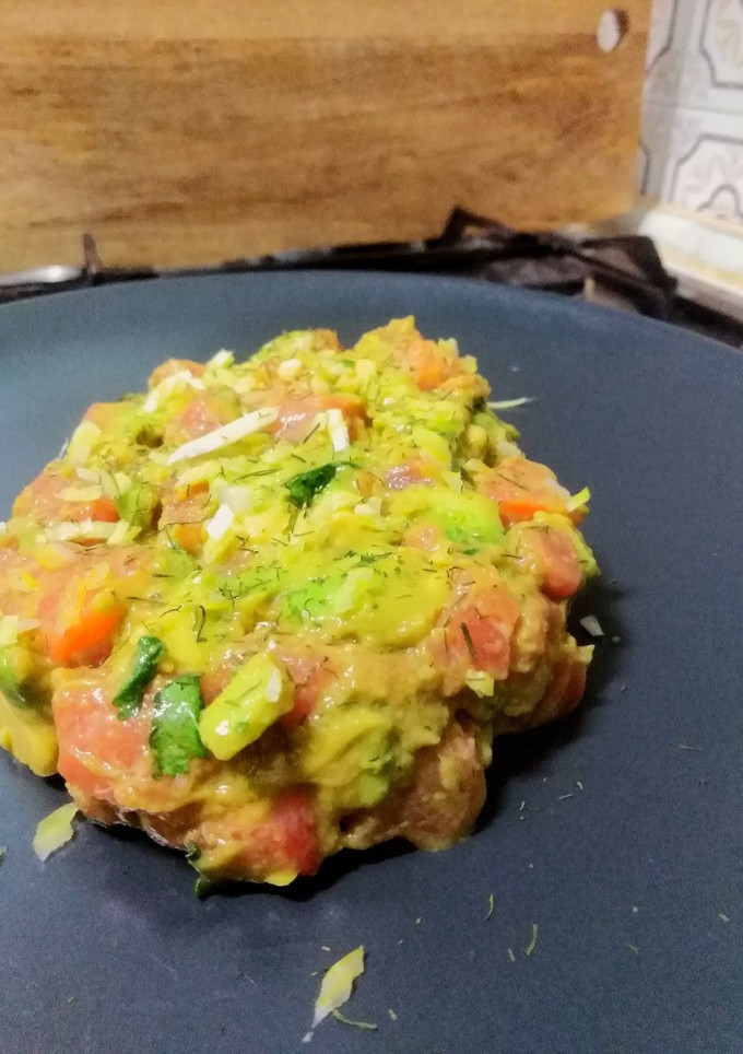 Una foto de Tartar de salmón y aguacate