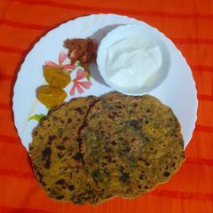 A picture of Mooli ke paratha.