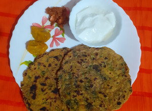 A picture of Mooli ke paratha.