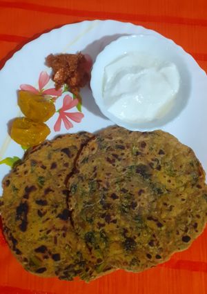 A picture of Mooli ke paratha.