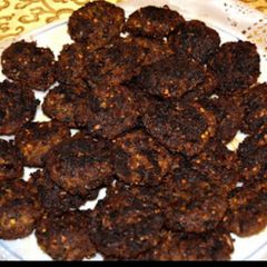 A picture of Iranian spicy kabab.