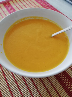 Una foto de Crema de zanahoria con curry