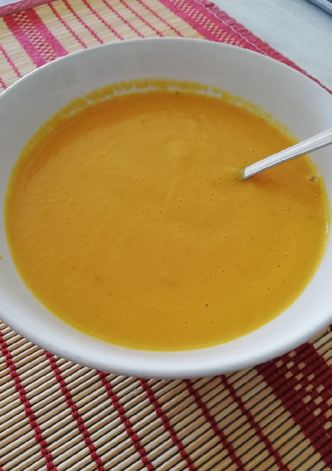 Una foto de Crema de zanahoria con curry