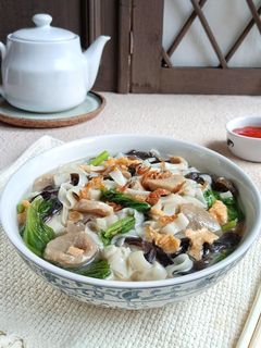 Foto resep Kwetiau Siram/Kwetiau Nyemek Jamur Kuping dan Bakso