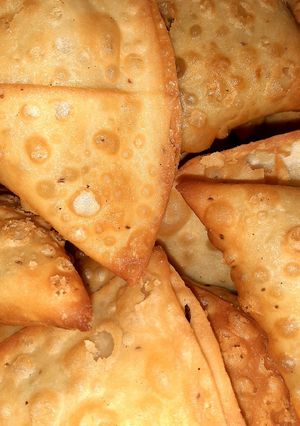 A picture of Alu samosa.