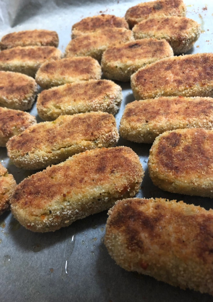 Una foto de Croquetas de verduras y atún al horno