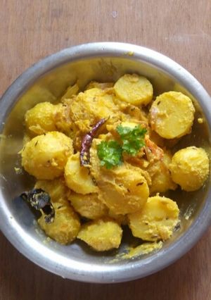 A picture of Aloo posto.