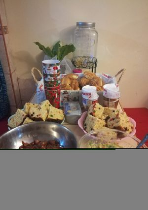 Una foto de Guacamole, lomo de hotdog y picadillo de jamonada