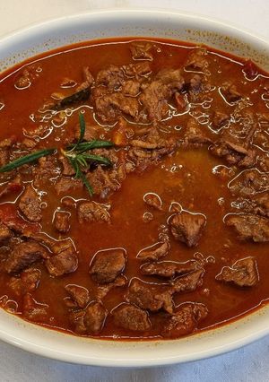 Vörösboros marhapörkölt recept fotója